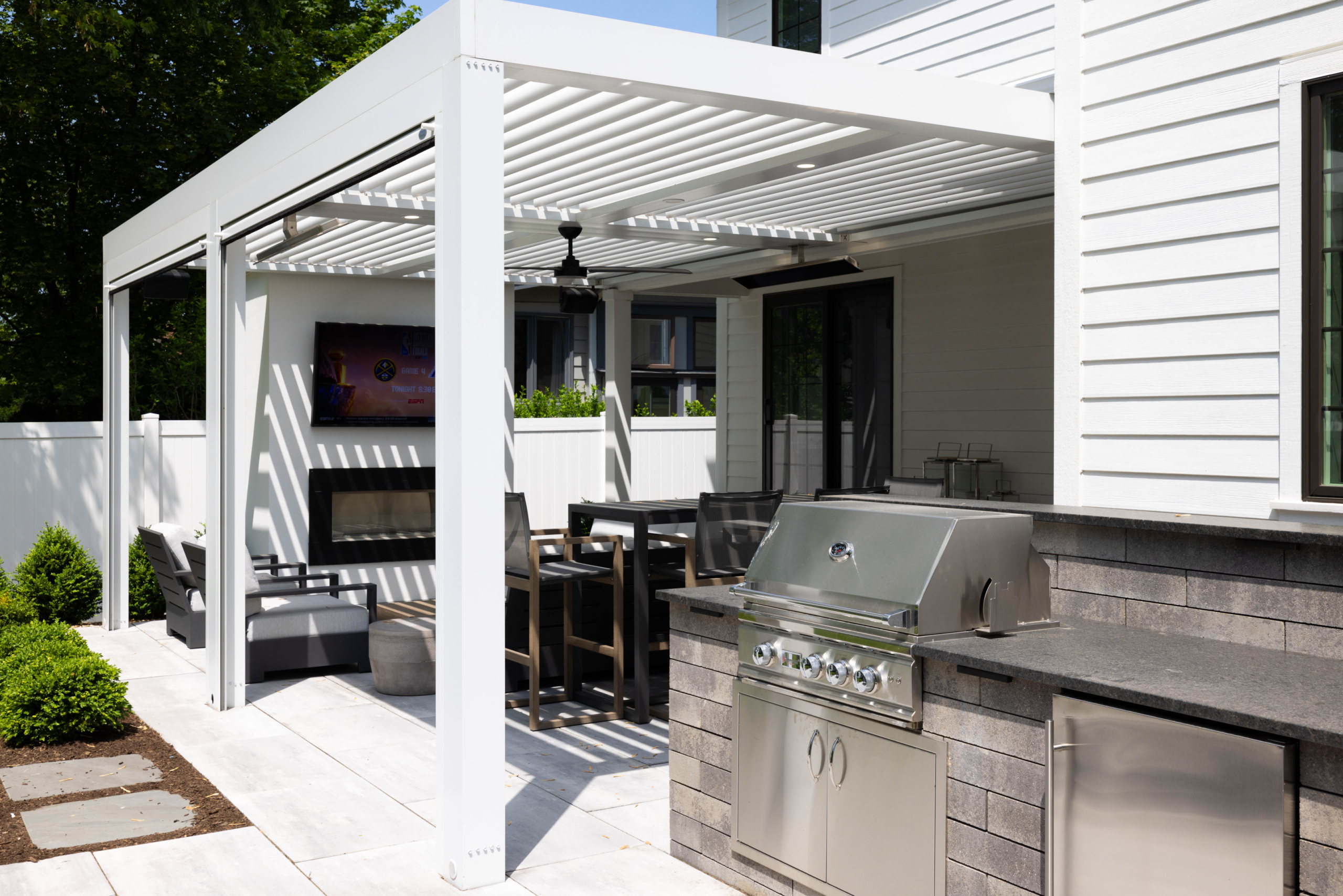 Find the Best White Pergola for Serene Backyard Bliss