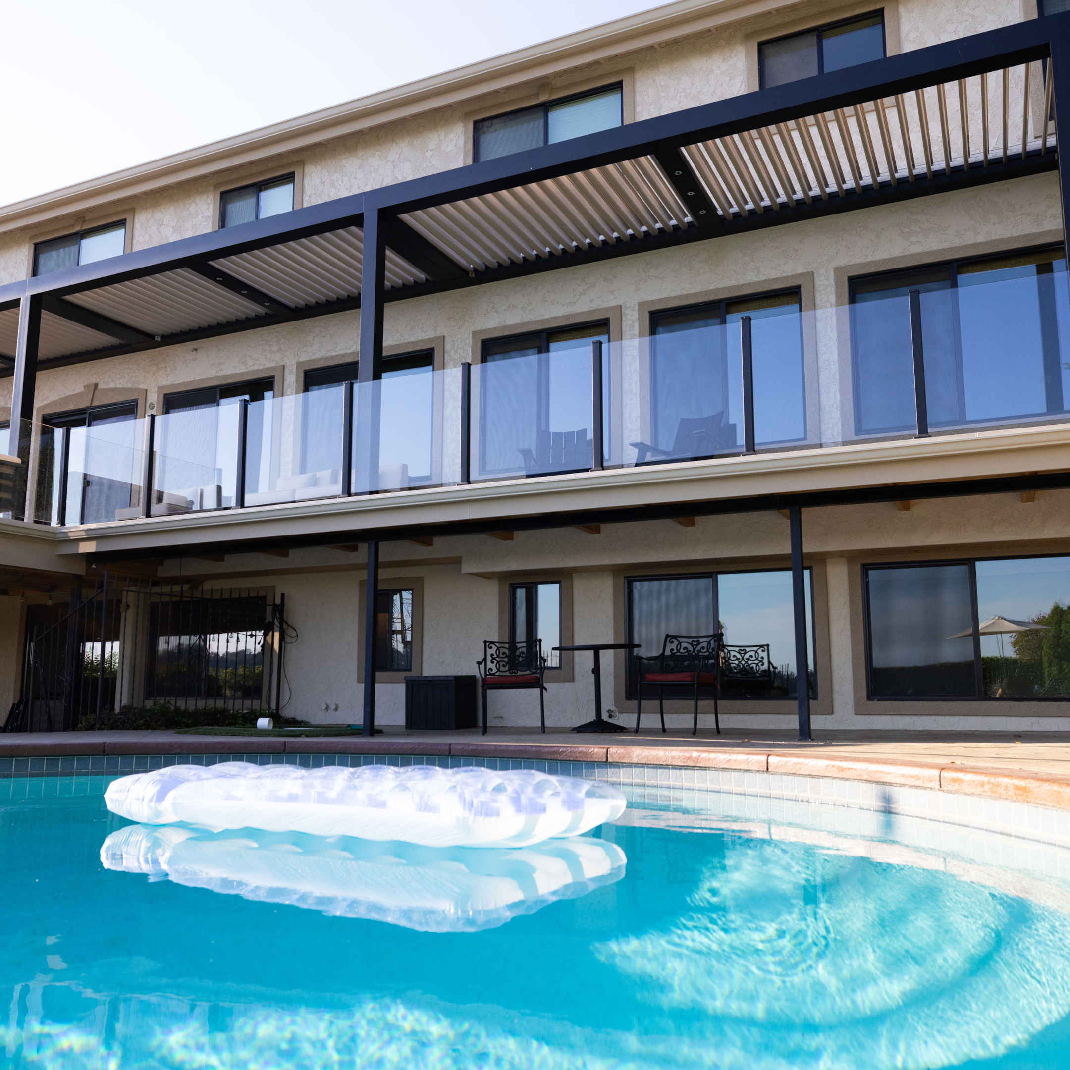 Transform Your Outdoor Space: Find the Best Covered Pergola for Your Home