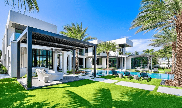 Customized-pergola-with-unique-bracket-designs-and-modular-options
