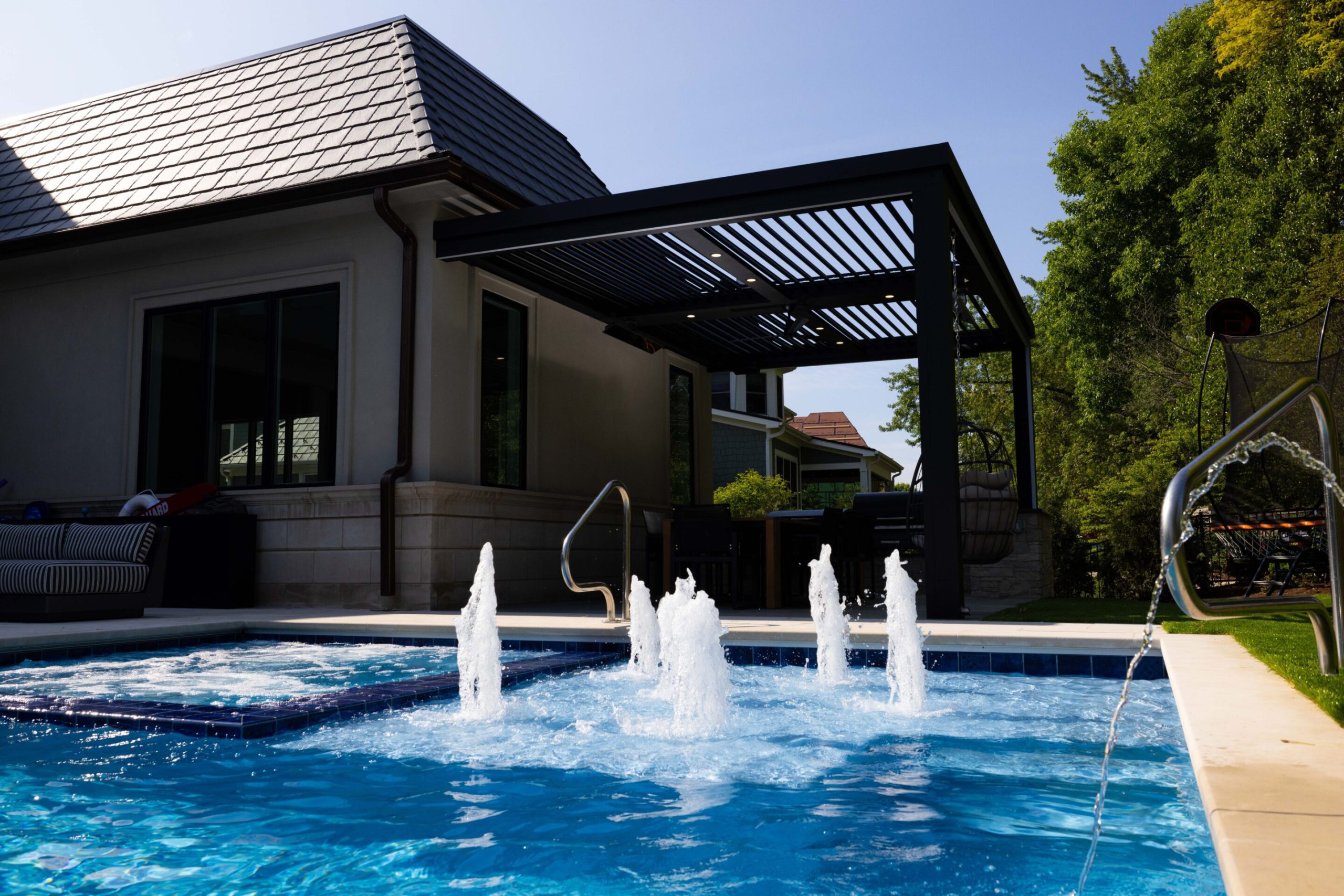 Benefits of Choosing a Wall Mounted Pergola
