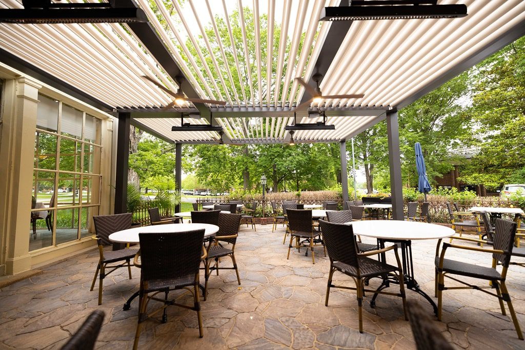 Pergola with retractable roof and louvered roofing slats