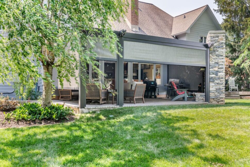 Outdoor Pergola Integrated Screens & Curtains design