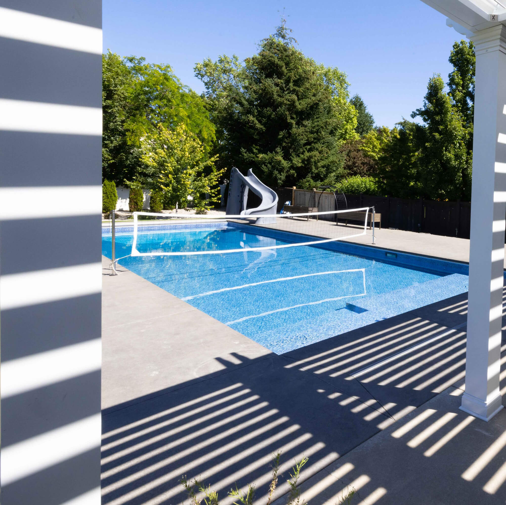 big pool with volley ball net