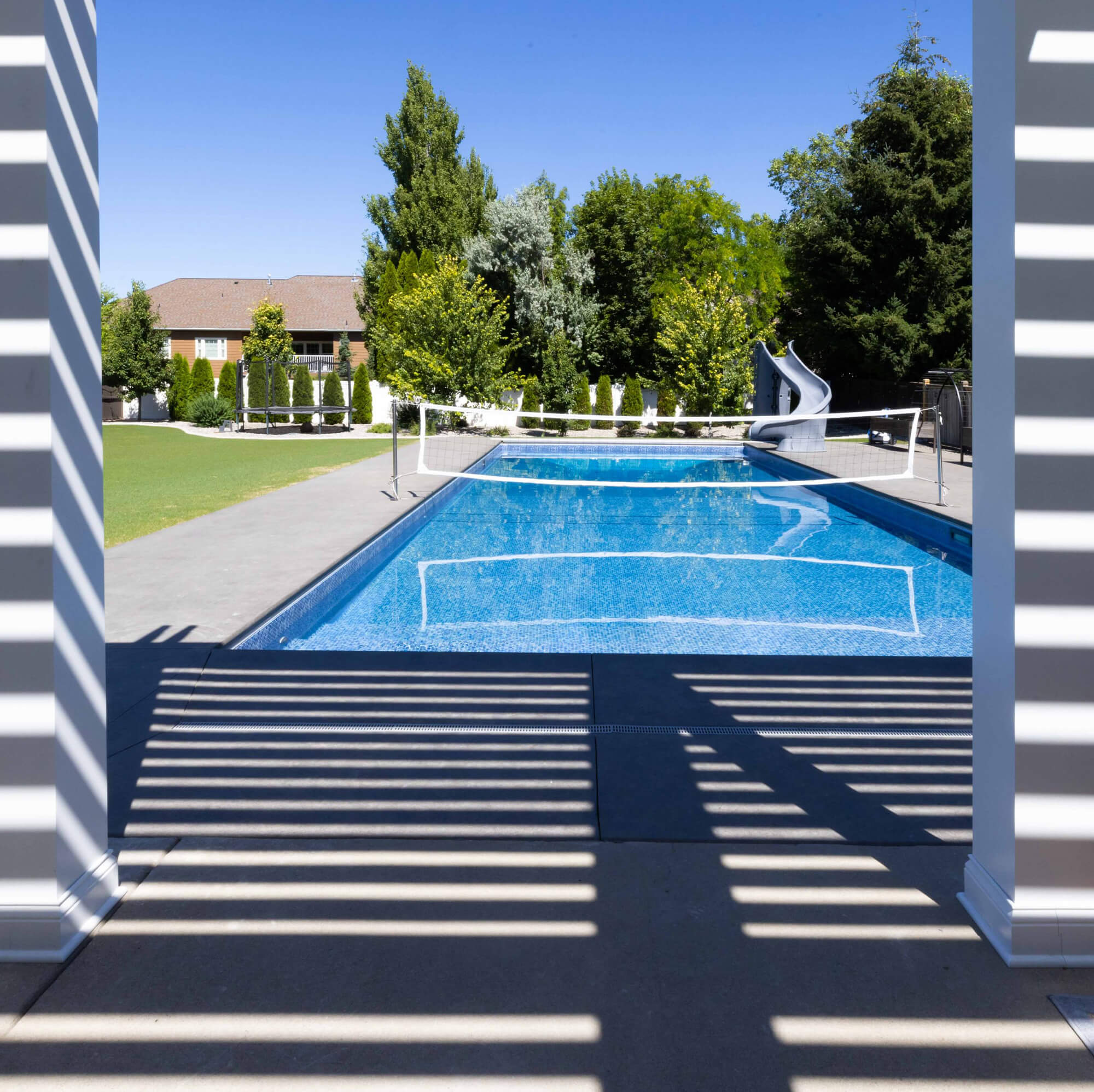 front view pool with volleyball net