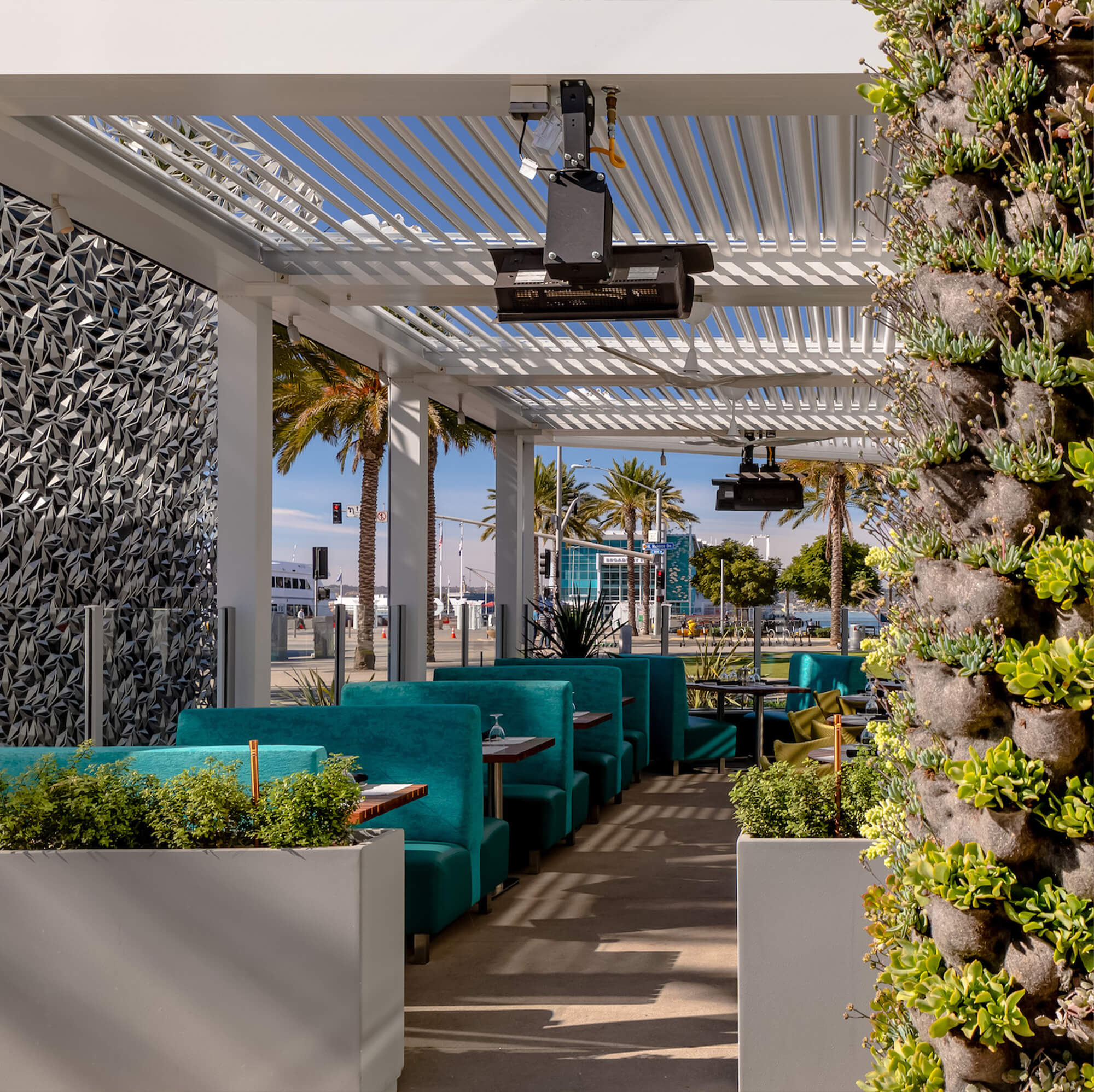 Del Frisco outdoor restaurant view