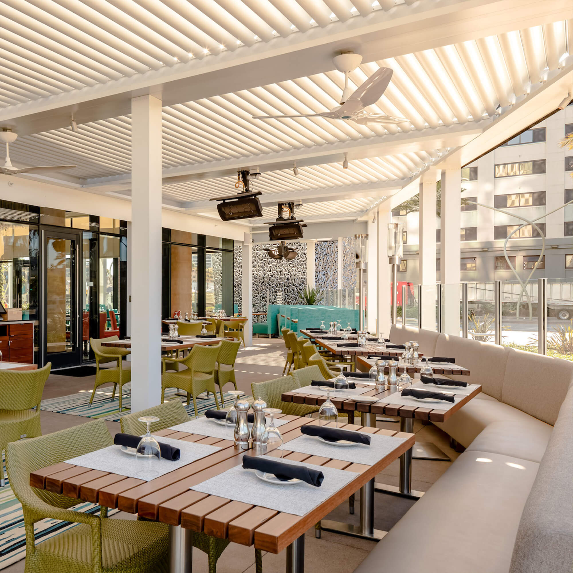 outdoor view Del Frisco restaurant day time