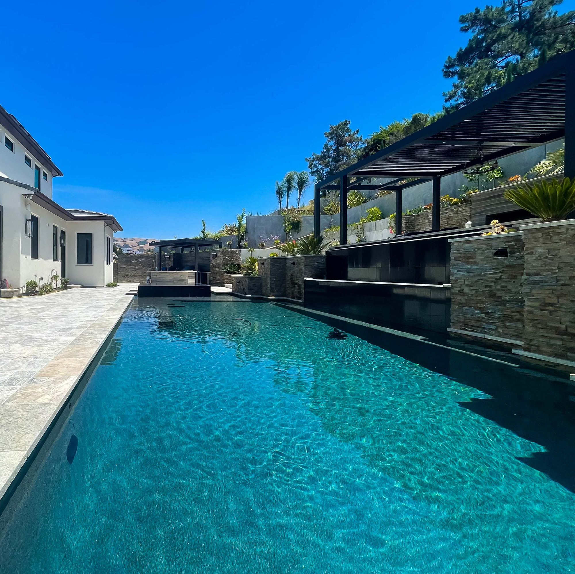 L House pergola by the pool