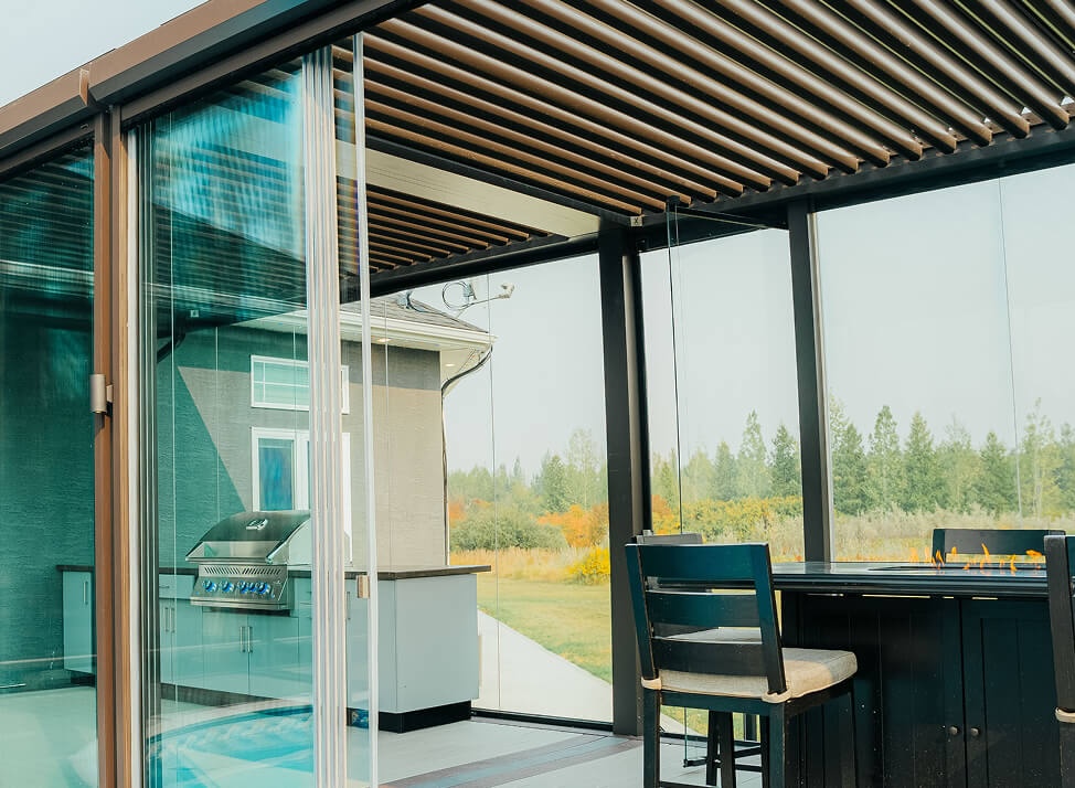 Pergola X with glass background panels