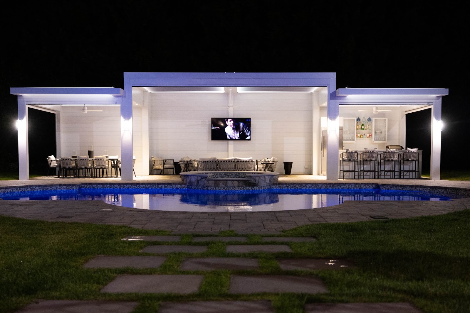 The Luxury Pergola X by StruXure