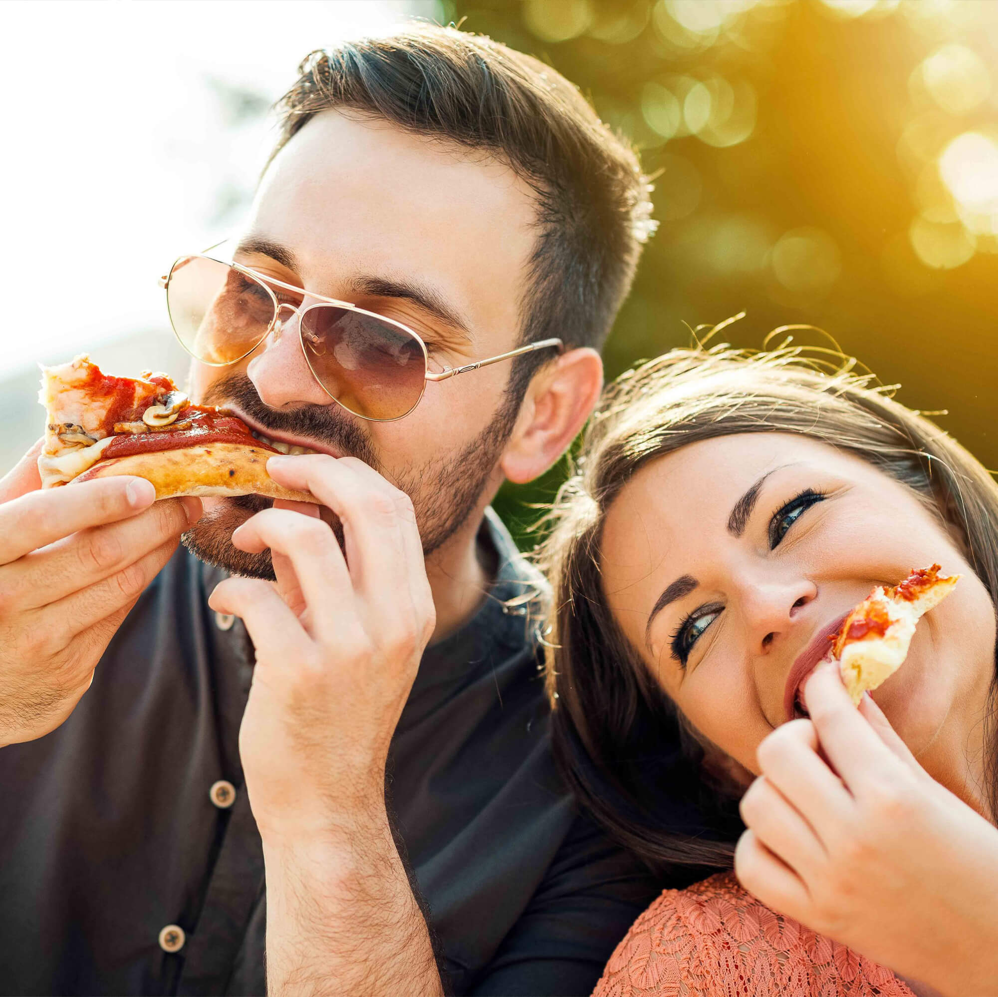 Couple eating pizza