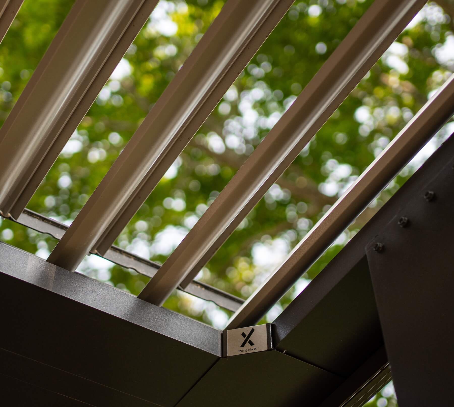 Detail of Pivot 6 Louvers