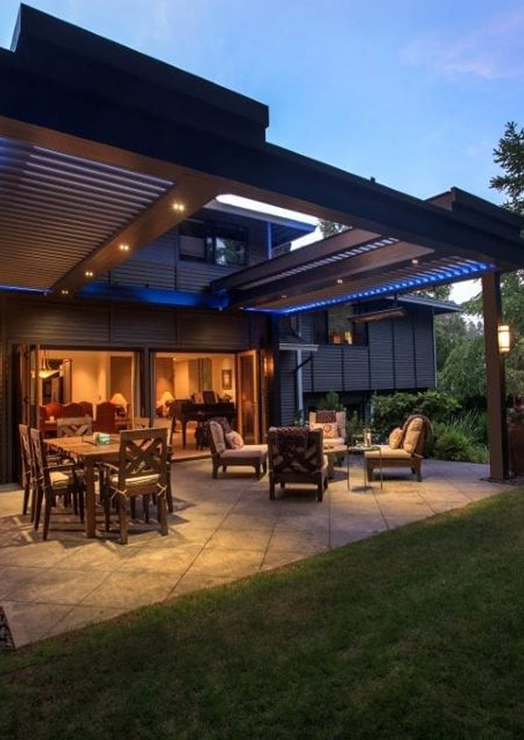 Pergola X with Pivot Slide canopy, opened over outdoor patio