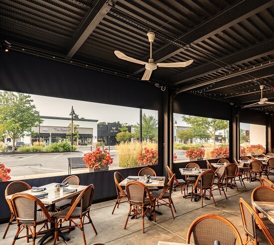 Restaurant with black Pergola X