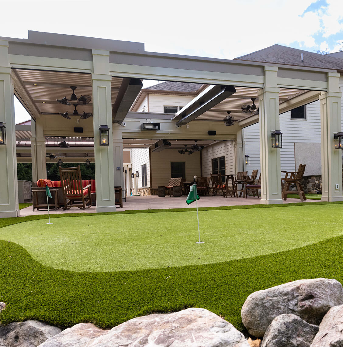 Pergola X with Pivot 6 Slide components behind a golf hole