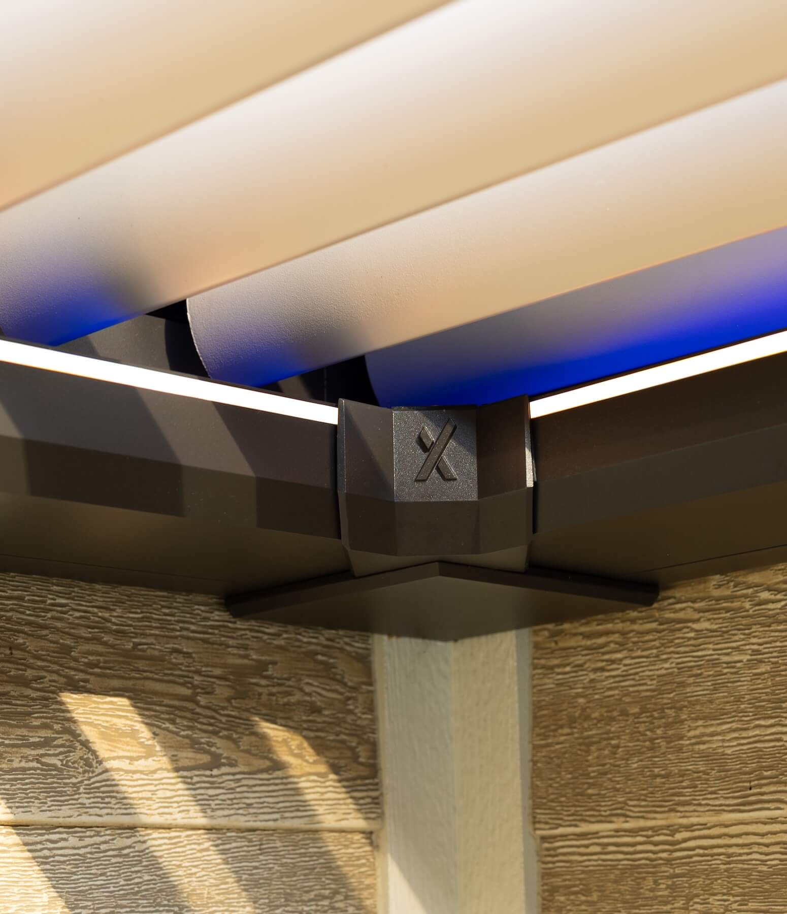 Detail of Evolve louvered pergola