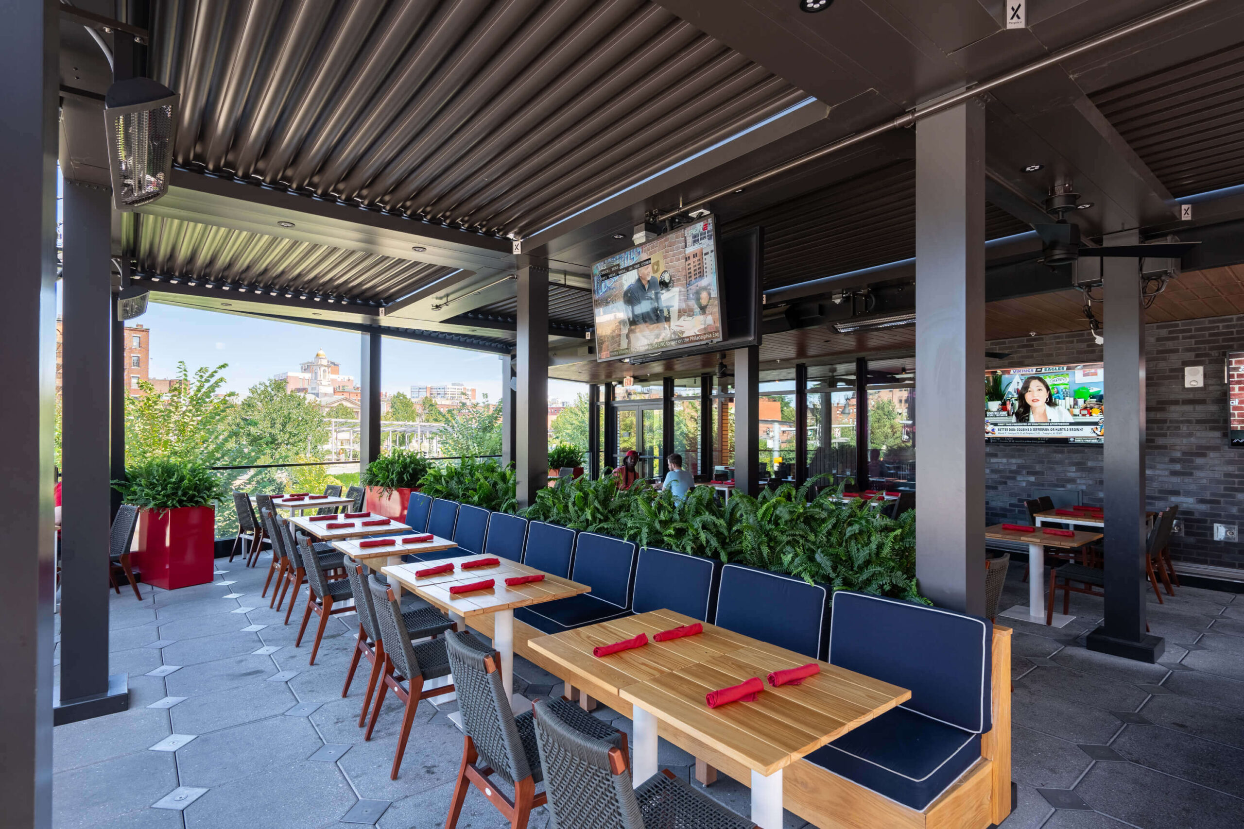 Eating area with Pergola X installed at Gordon Ramsey Burger