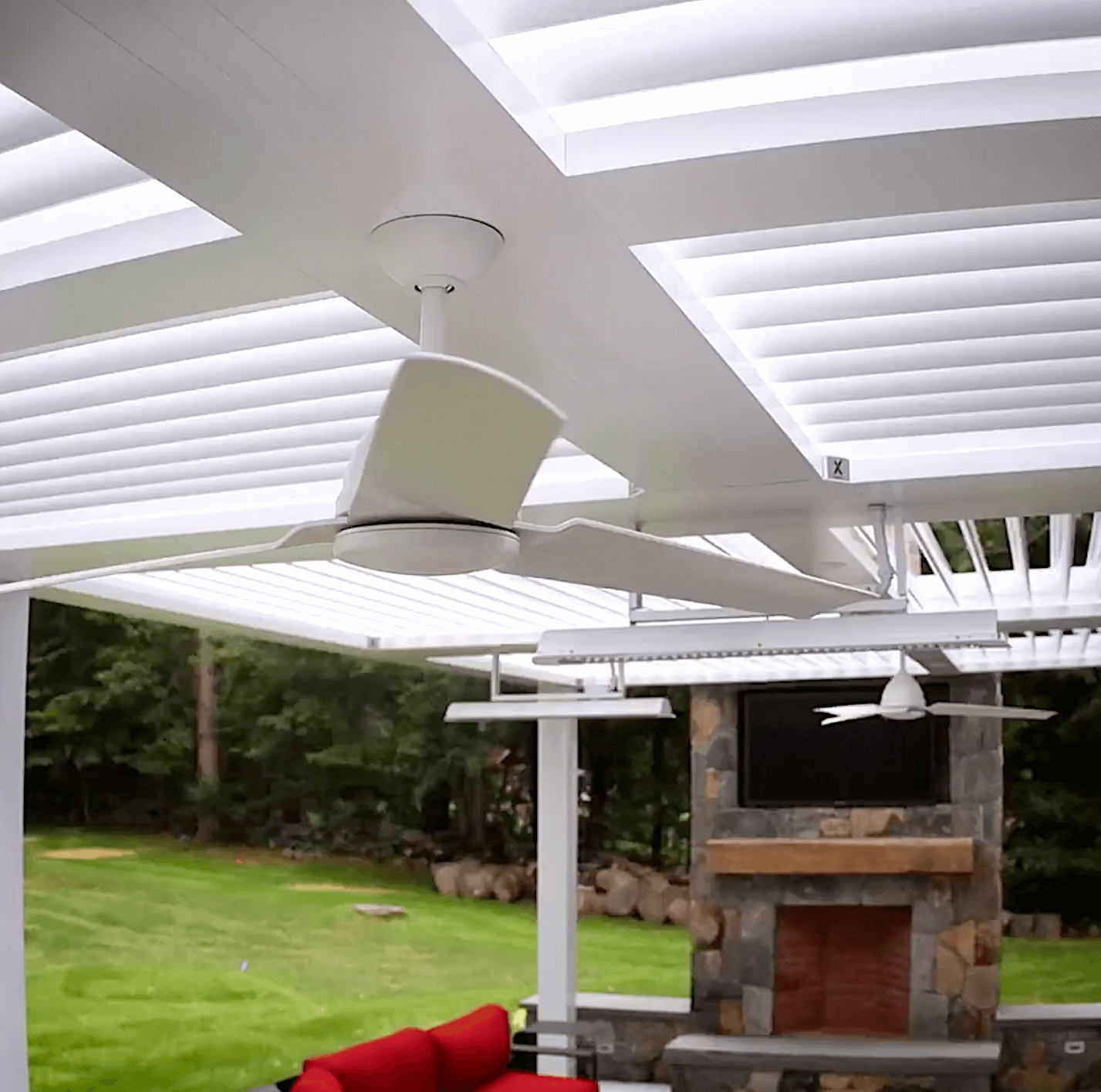 Detail Image of white Pergola X with fan, heaters and perpendicular louvers