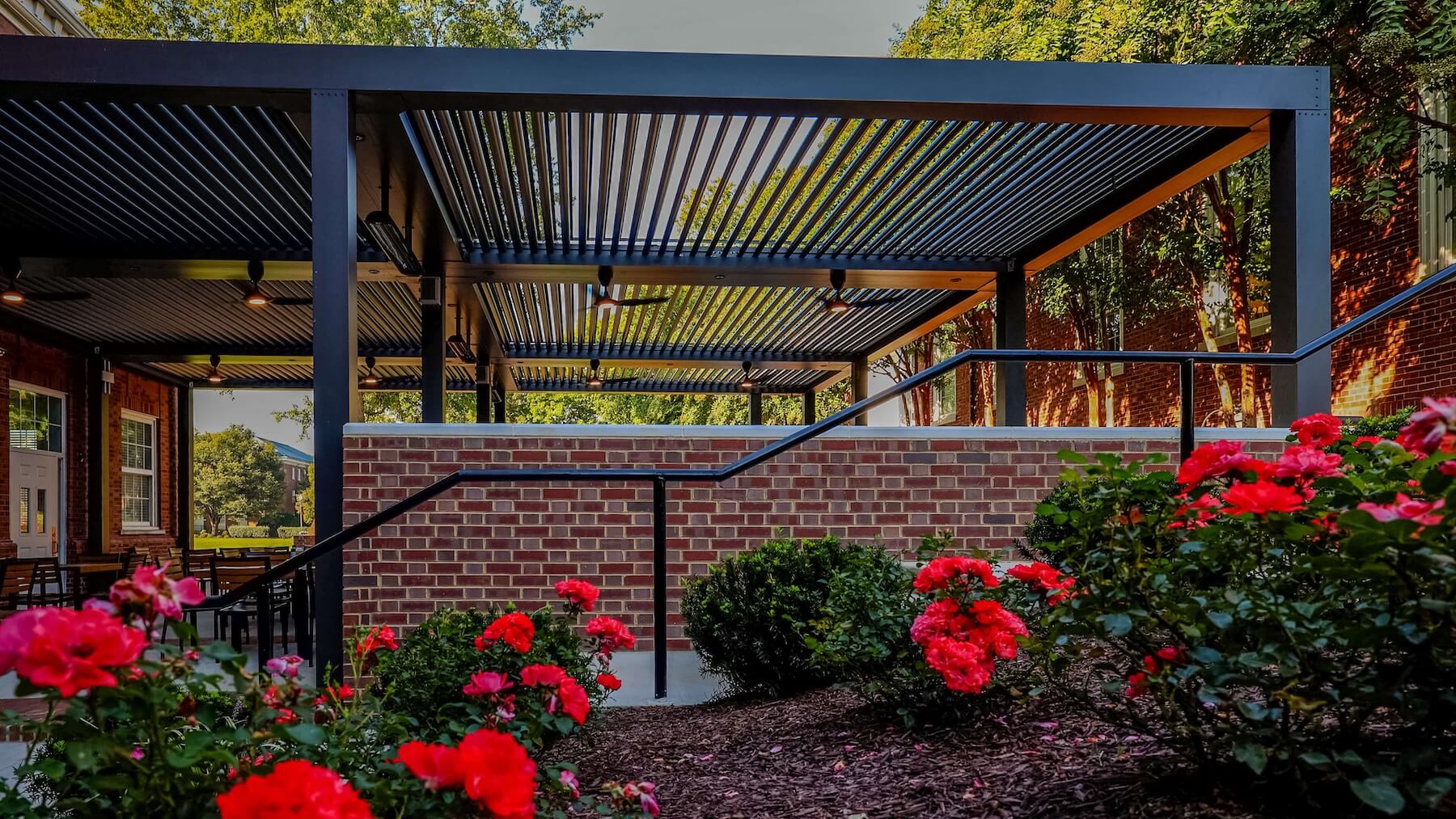 Side view of Pergola XL