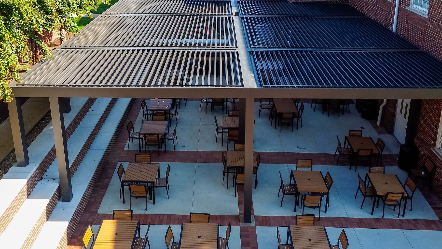 View of expansive Pergola XL louvers