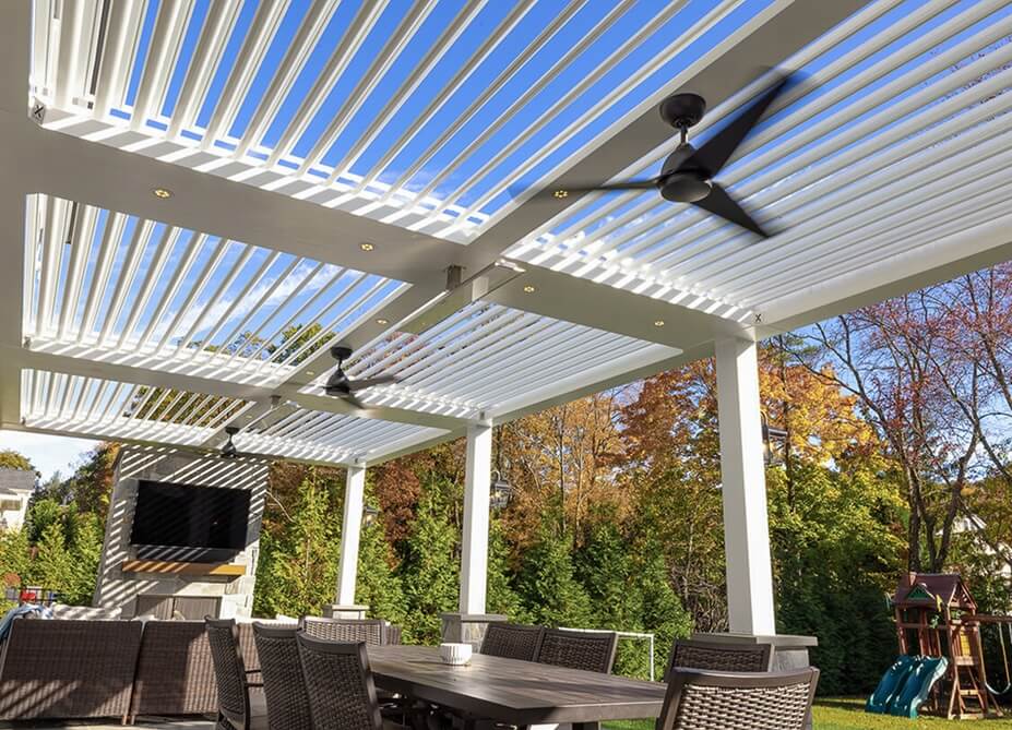 Somfy Operating System installed in a White Pergola X