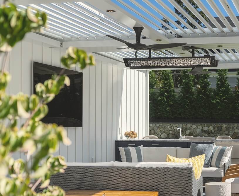 Outdoor seating area with integration pergola x with heating, fan, lights and a tv
