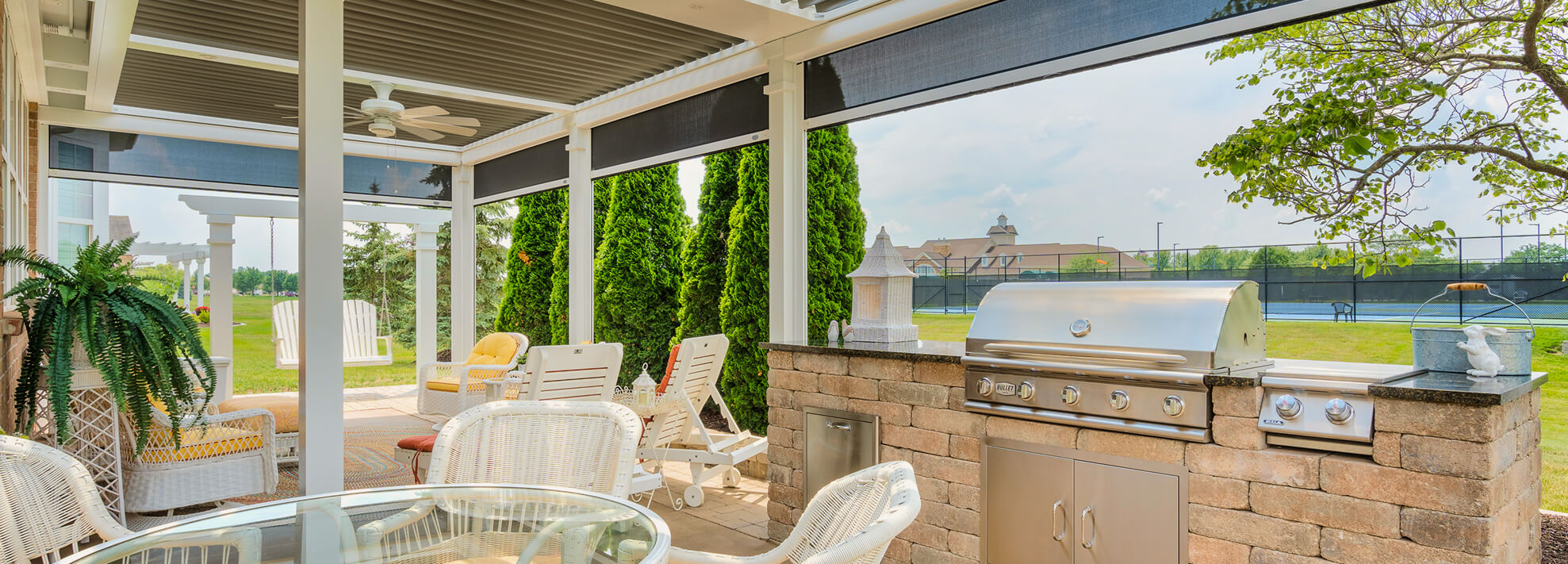 Outdoor kitchen under a white Pergola X